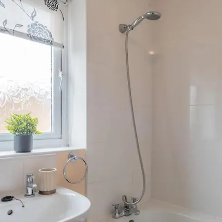 Charming Whitehurst Drive Nest In Tatil Evi Manchester