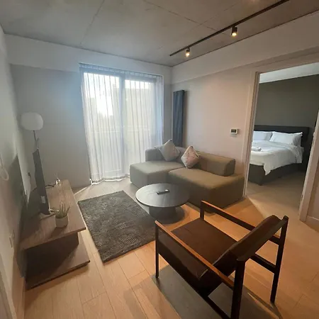 Luxury 2 Bedroom *