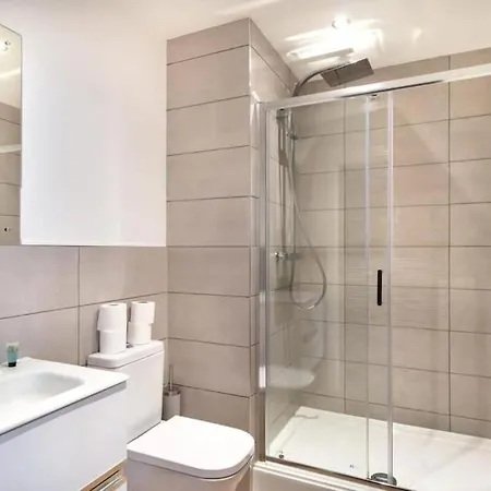 Snug 1br Apt, 4ktv-free Parking *