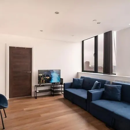 Snug 1br Apt, 4ktv-free Parking * Manchester