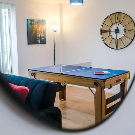 Fusion, Pool Table, Ps4, 2 Bedrooms Apartment *