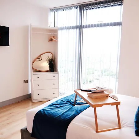 Your Own Private Sanctuary - Pluxa Nordic Sky Apartment Manchester