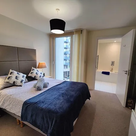 Free Private Parking - City Centre 2 Bedroom Ensuite Near Shopping & Financial Centre, Victoria Station & Ao Apartment