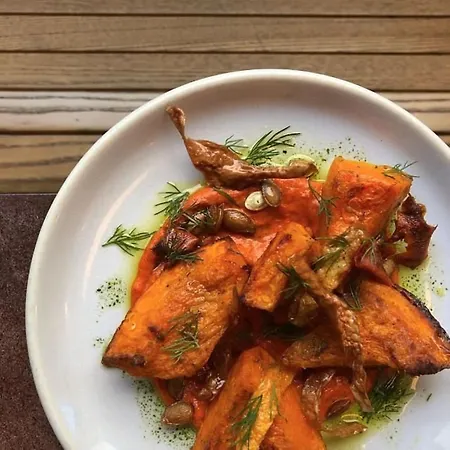 Cozy 3 Bd House, Perfect For Large Group Of 6