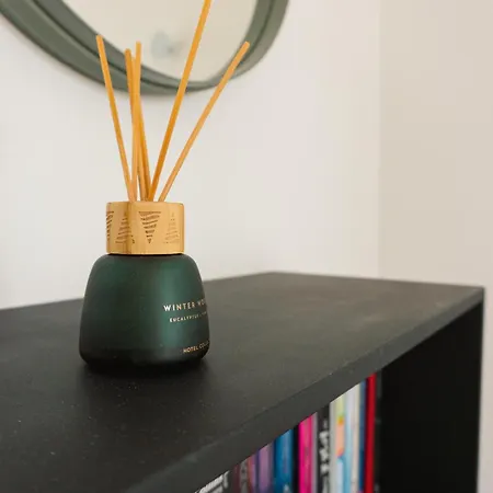 アパート Manchester's Luxurious 2-bed Haven With Balcony - Canal Views & Proximity To United マンチェスター