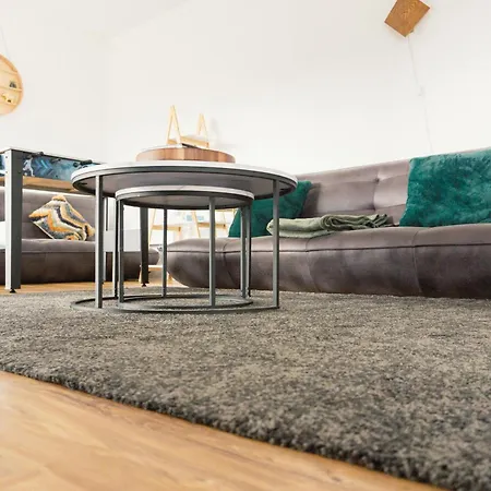 Manchester's Luxurious 2-bed Haven With Balcony - Canal Views & Proximity To United 아파트