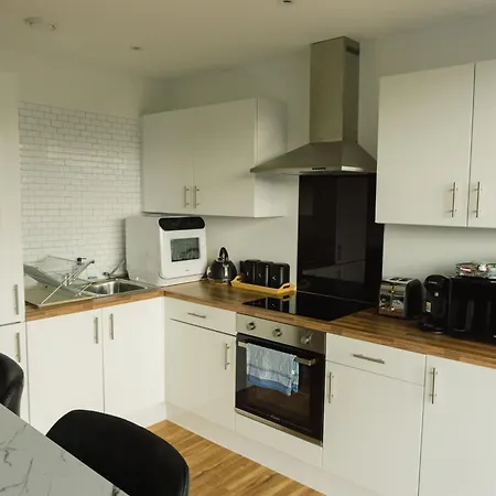 아파트 Manchester's Luxurious 2-bed Haven With Balcony - Canal Views & Proximity To United *