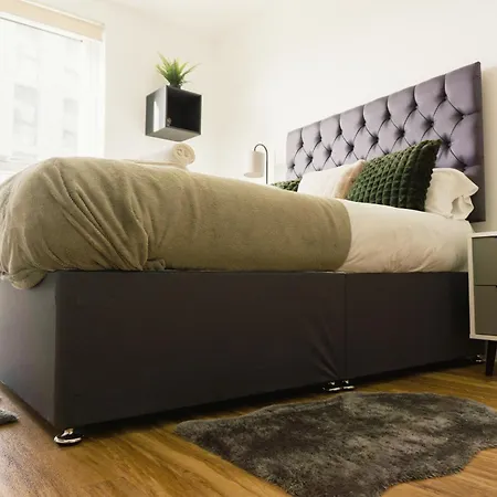 Manchester's Luxurious 2-bed Haven With Balcony - Canal Views & Proximity To United 맨체스터