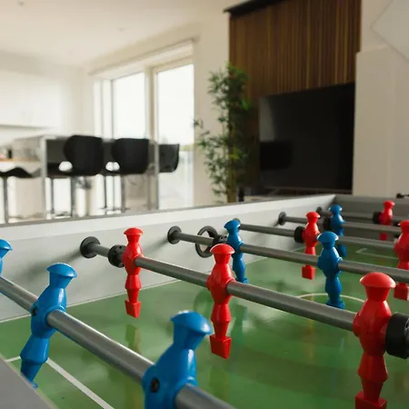 Manchester's Luxurious 2-bed Haven With Balcony - Canal Views & Proximity To United 아파트
