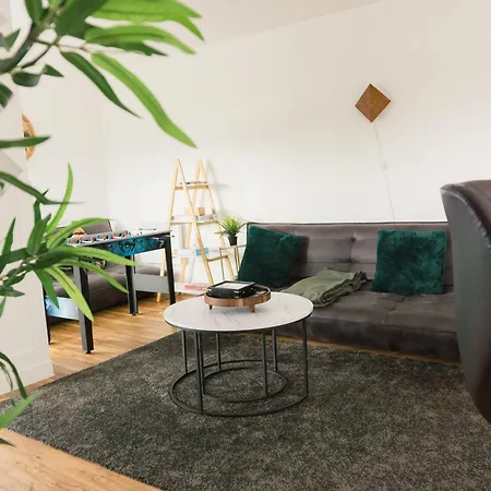 Manchester's Luxurious 2-bed Haven With Balcony - Canal Views & Proximity To United マンチェスター