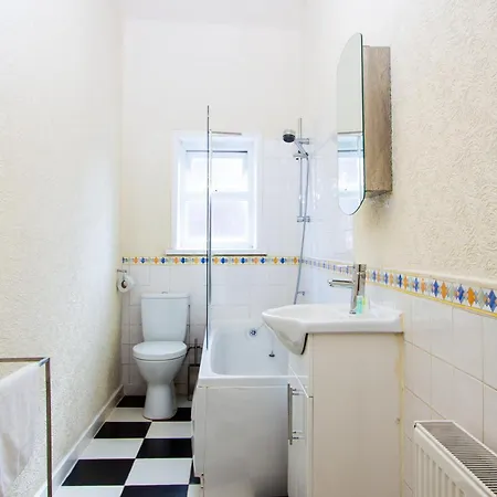 Metropolitan Charm: Stylish 2br House * Manchester