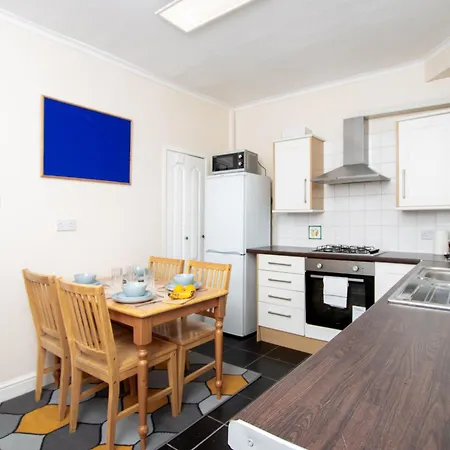 Metropolitan Charm: Stylish 2br House * Manchester