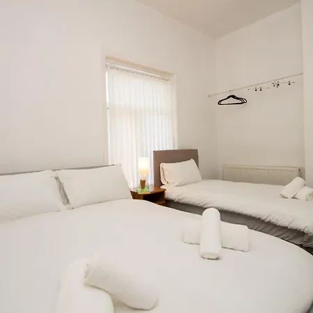 Semesterbostad Metropolitan Charm: Stylish 2br House