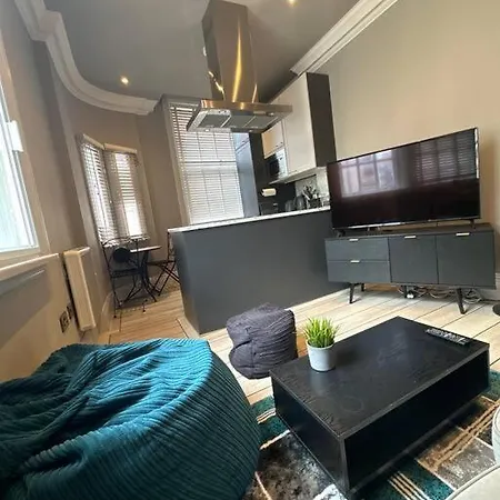 Stunning 2-bedroom In Centre Appartement *