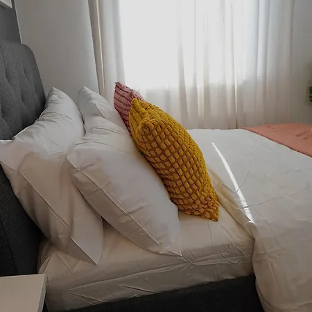 Homestay szállás Luxury - Pick A - Free Parking & Kitchen Access, Near Etihad Stadium, The Coop Live & Piccadilly Station, *