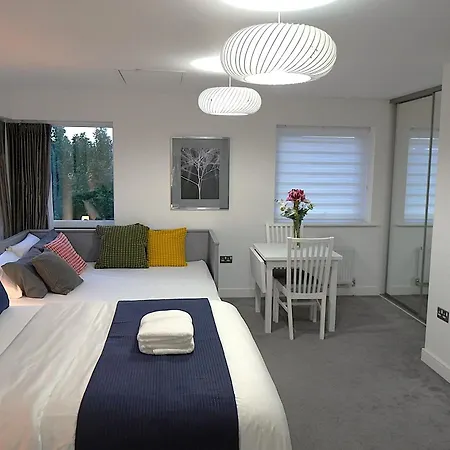 Luxury - Pick A - Free Parking & Kitchen Access, Near Etihad Stadium, The Coop Live & Piccadilly Station,