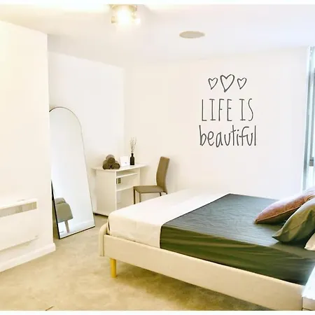 Modern Centre Apartment