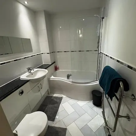 Luxury 2br Flat Near Town *