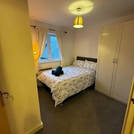 Luxury 2br Flat Near Town Manchester