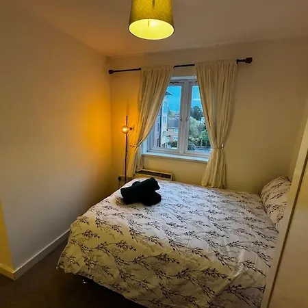 Luxury 2br Flat Near Town