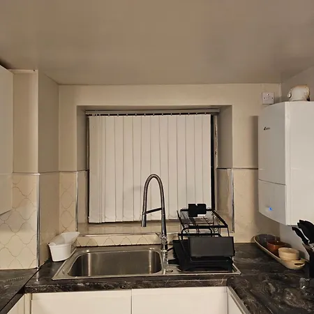Apartment Basement Centre *