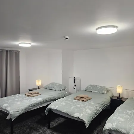 Basement Centre * مانشستر