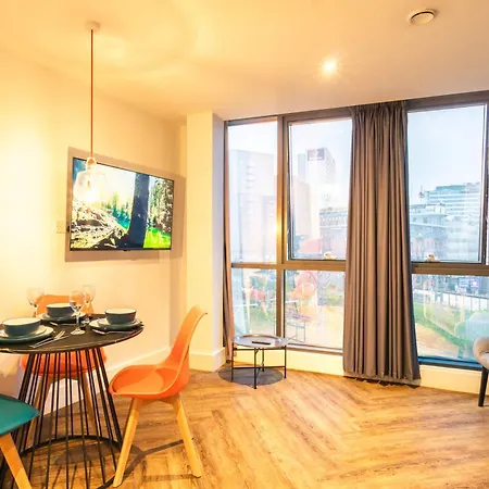 Stunning 2 Bedroom In Centre Apartment