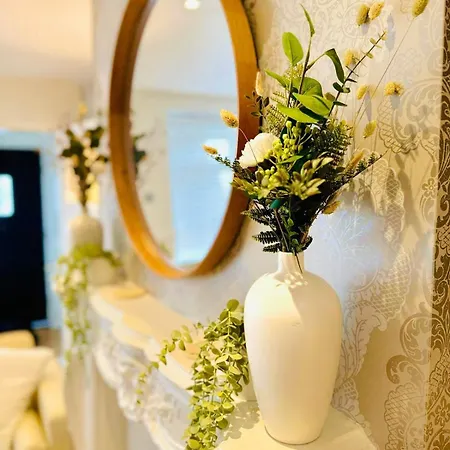 The Secret Garden Retreat With Hot Tub