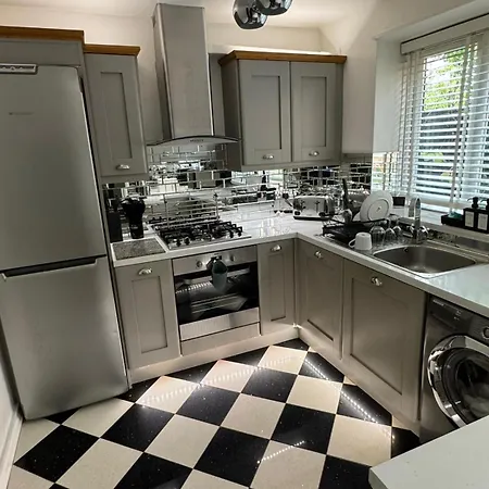 The Secret Garden Retreat With Hot Tub Holiday home *