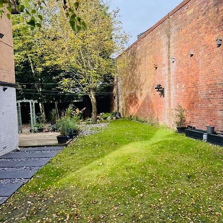 The Secret Garden Retreat With Hot Tub *