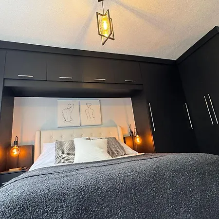 The Secret Garden Retreat With Hot Tub Holiday home *