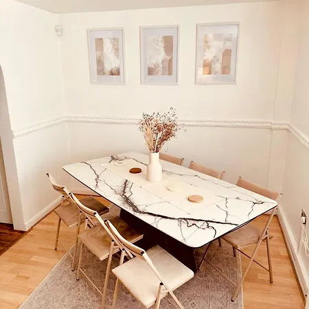 Three Bedroom House In Holiday home