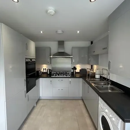 Holiday home 4-bedroom New House Near Centre *