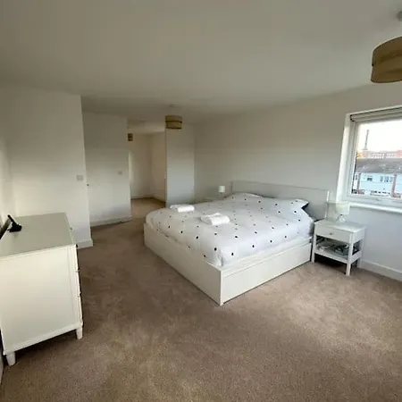 4-bedroom New House Near Centre Holiday home Manchester