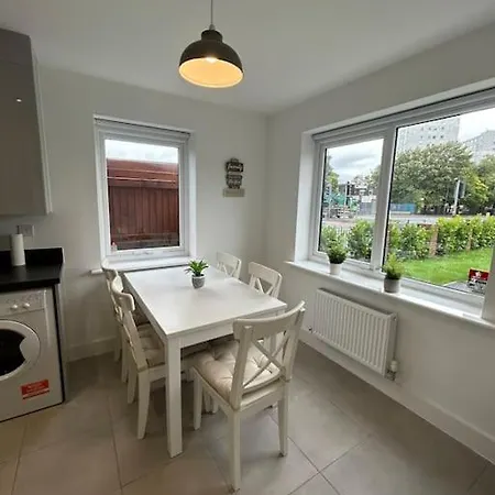 4-bedroom New House Near Centre Holiday home Manchester