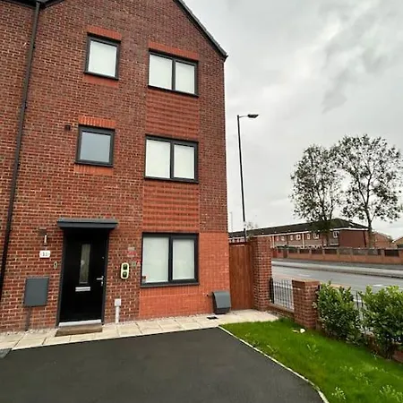 4-bedroom New House Near Centre *