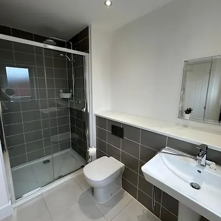 4-bedroom New House Near Centre * Manchester