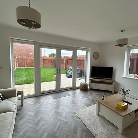 4-bedroom New House Near Centre