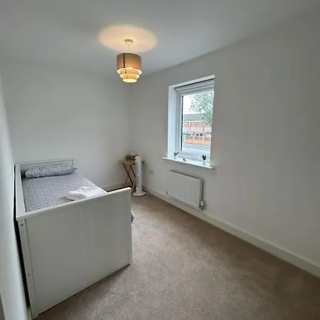 4-bedroom New House Near Centre * Manchester