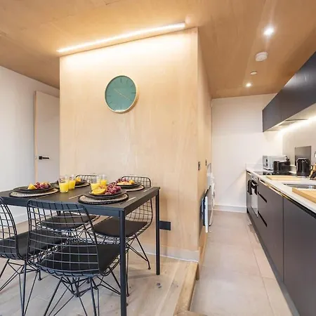 Old Trafford , , 2 Bed Duplex * マンチェスター