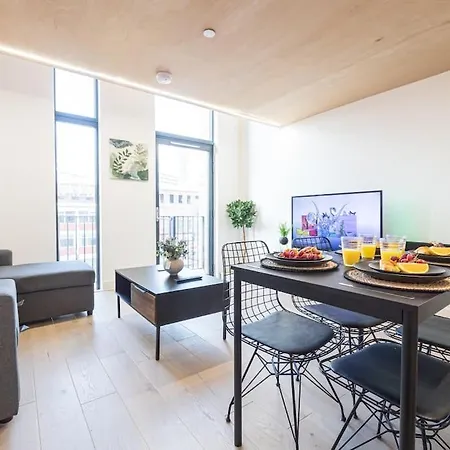 Old Trafford , , 2 Bed Duplex شقة مانشستر