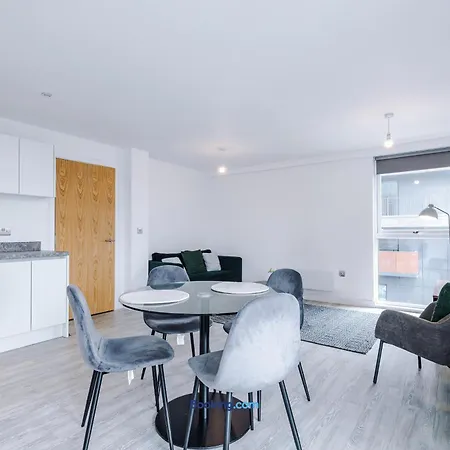 Modern 2 Bed With Balcony By Host A アパート マンチェスター