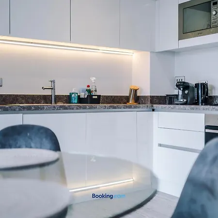 Apartament Modern 2 Bed With Balcony By Host A