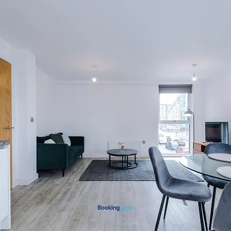 Modern 2 Bed With Balcony By Host A *