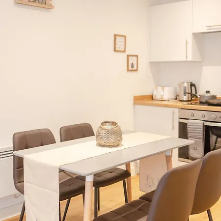 Warm 2 Bedroom 15 Min Walk To Etihad Stadium And Center