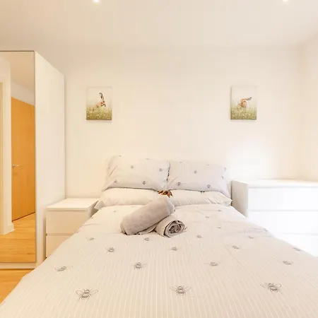 Warm 2 Bedroom 15 Min Walk To Etihad Stadium And Center