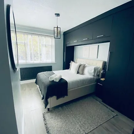 The Secret Garden Retreat With Hot Tub מנצ'סטר