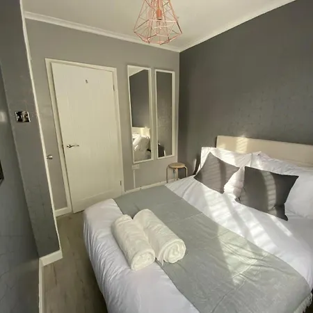 The Secret Garden Retreat With Hot Tub Holiday home *