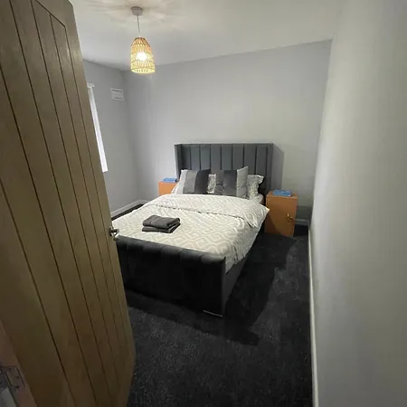Cozy House With 3 Bedrooms Manchester