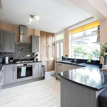 Guestready - Terraced In West Didsbury *